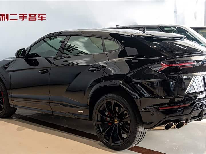 Фото 3 - Lamborghini Urus