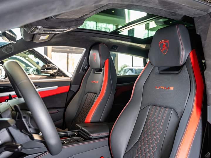 Фото 9 - Lamborghini Urus