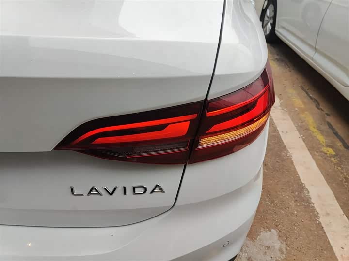 Фото 8 - Volkswagen Lavida