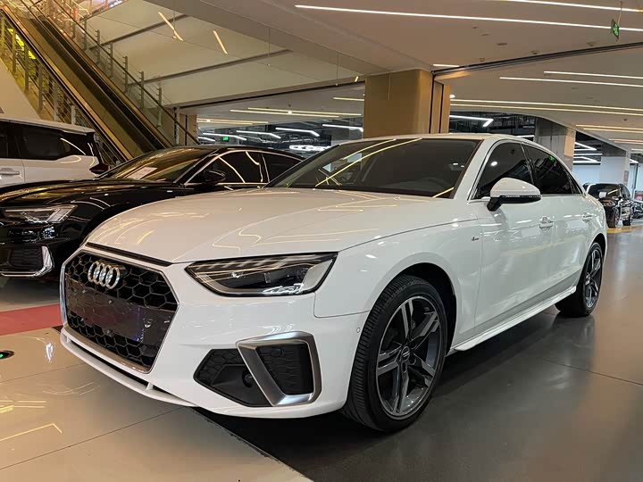 Фото 1 - Audi A4L