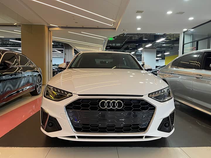 Фото 2 - Audi A4L