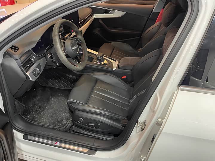 Фото 5 - Audi A4L