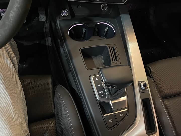 Фото 9 - Audi A4L