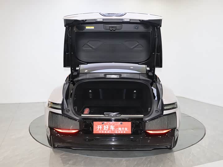 Фото 6 - HiPhi Z