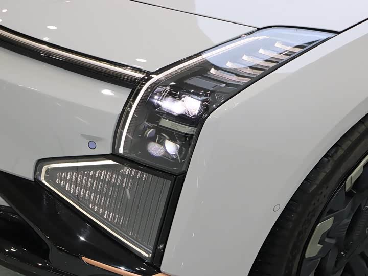 Фото 7 - HiPhi Z