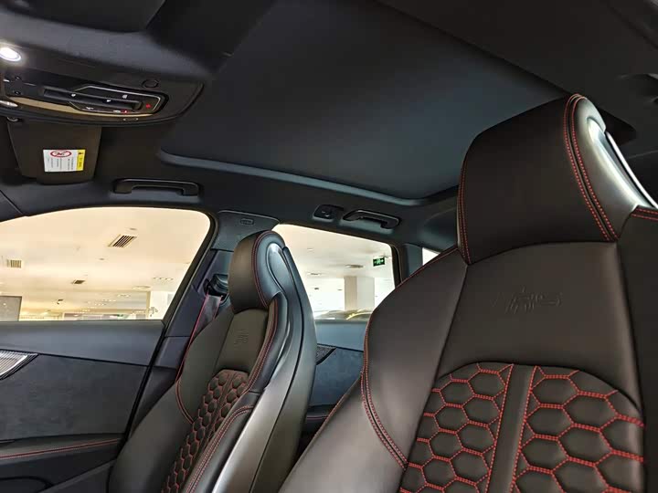 Фото 9 - Audi RS 4