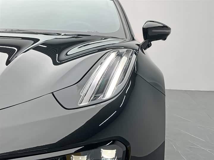 Фото 9 - Zeekr 001