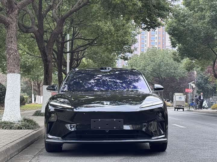 Фото 2 - Nio ET5T