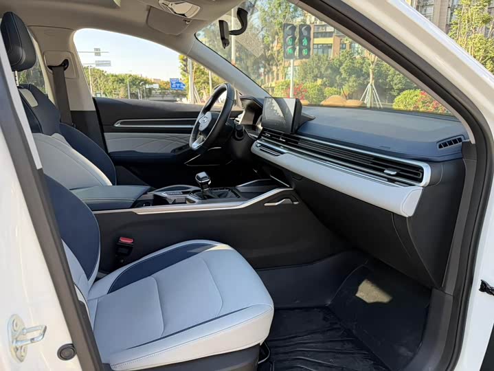 Фото 4 - Geely Emgrand