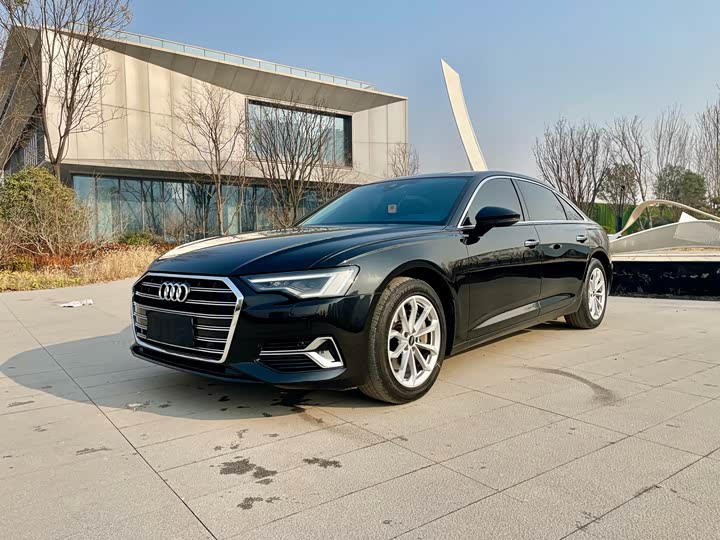 Фото 1 - Audi A6L