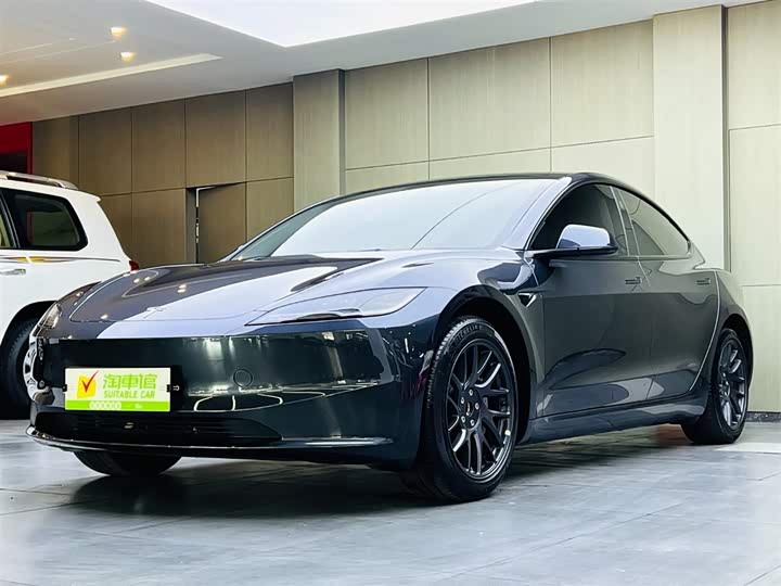 Фото 1 - Tesla Model 3