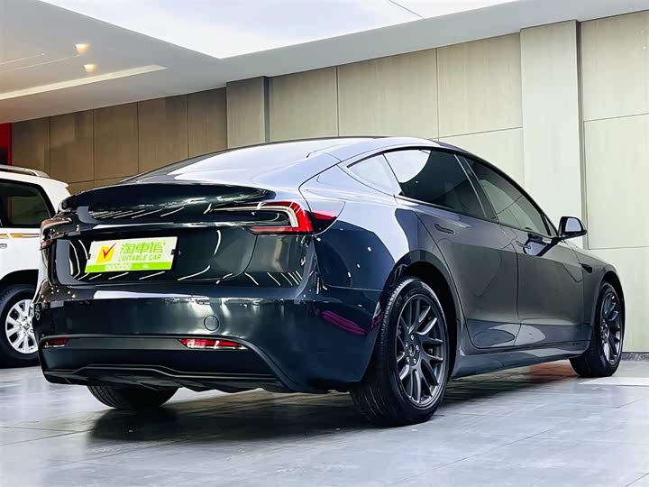 Фото 4 - Tesla Model 3