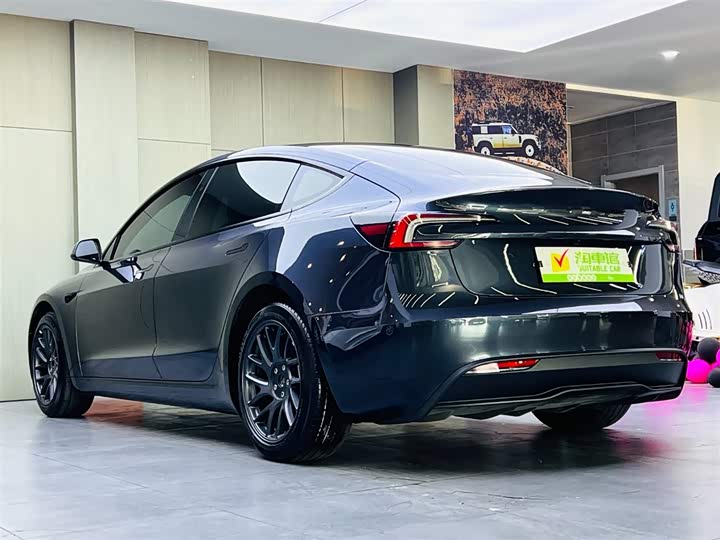 Фото 6 - Tesla Model 3