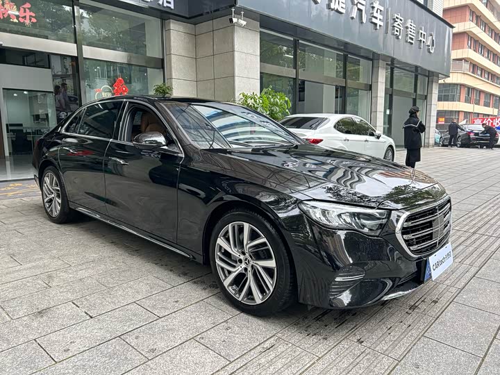 Фото 2 - Mercedes-Benz E-Class