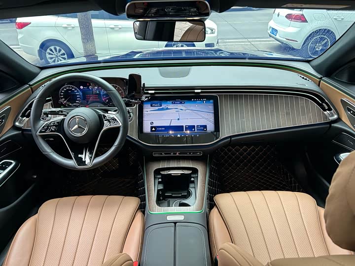 Фото 4 - Mercedes-Benz E-Class