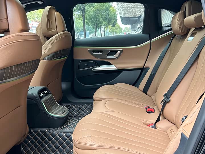 Фото 5 - Mercedes-Benz E-Class