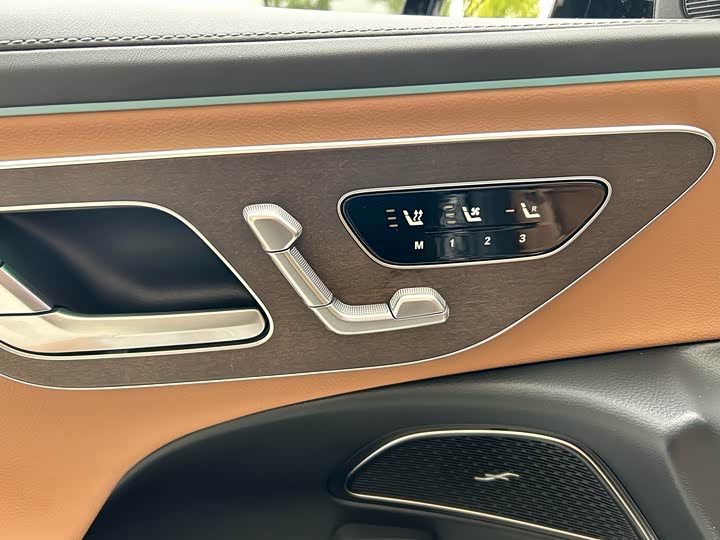 Фото 7 - Mercedes-Benz E-Class