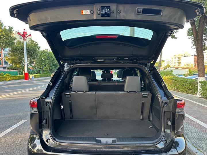 Фото 7 - Toyota Crown Kluger