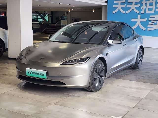 Фото 1 - Tesla Model 3
