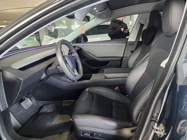 Фото 4 - Tesla Model 3