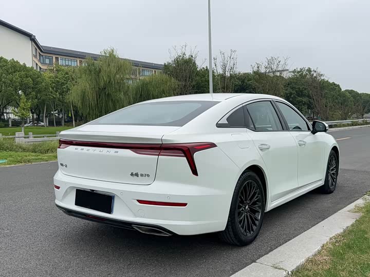 Фото 7 - Bestune B70