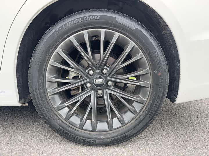 Фото 8 - Bestune B70