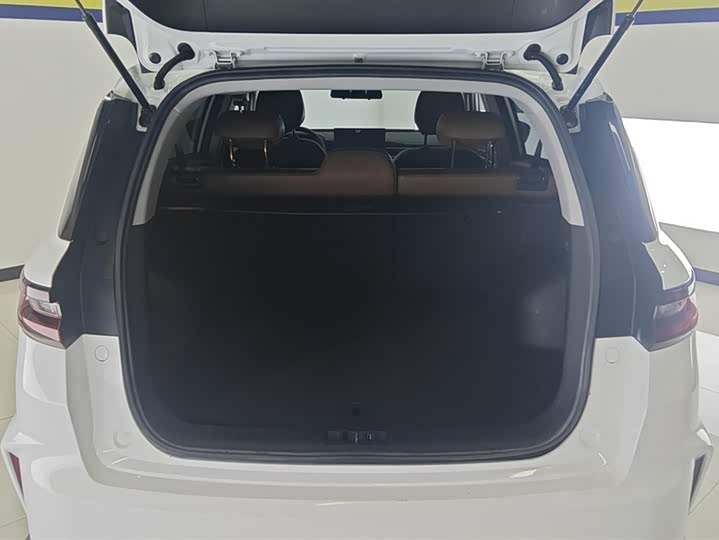 Фото 4 - Geely Vision X6