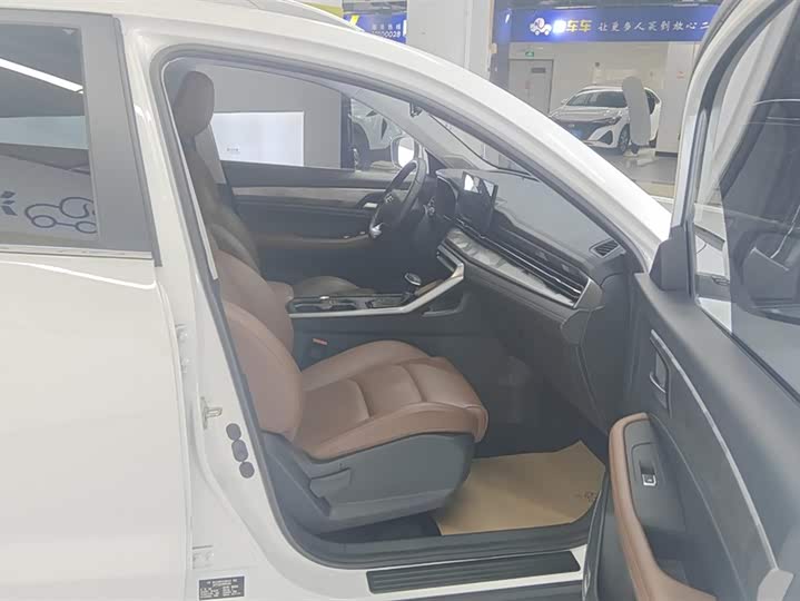 Фото 8 - Geely Vision X6