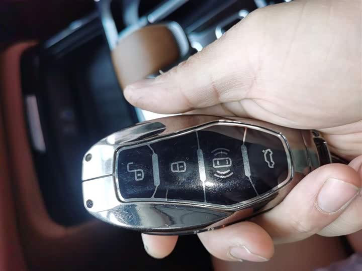 Фото 9 - Hongqi H9