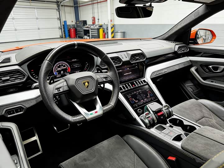 Фото 4 - Lamborghini Urus