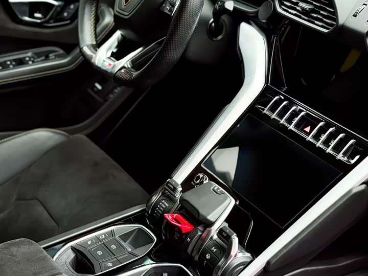 Фото 5 - Lamborghini Urus