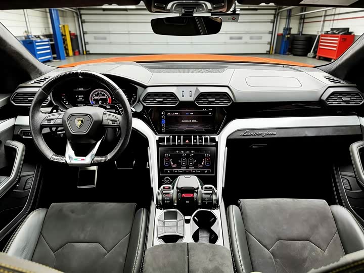 Фото 6 - Lamborghini Urus