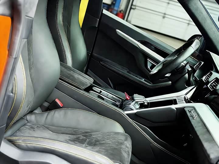 Фото 9 - Lamborghini Urus