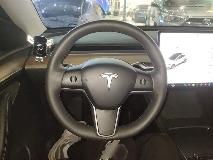 Фото 3 - Tesla Model Y