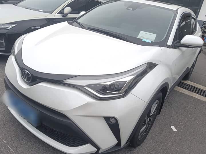 Фото 2 - Toyota C-HR