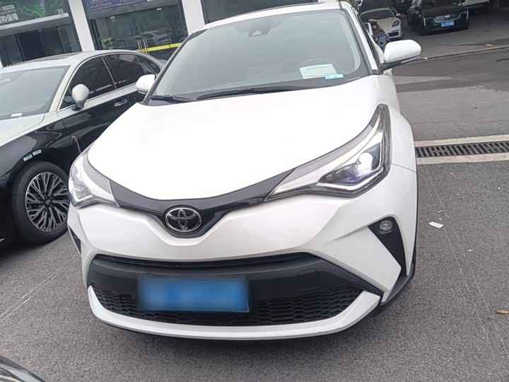 Фото 3 - Toyota C-HR