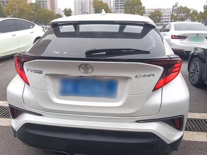 Фото 6 - Toyota C-HR