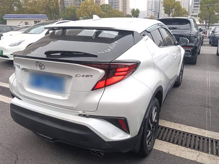 Фото 7 - Toyota C-HR