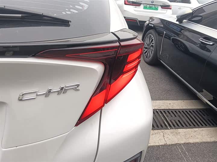 Фото 8 - Toyota C-HR