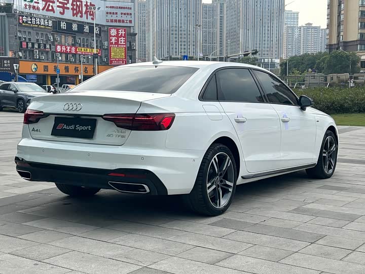 Фото 5 - Audi A4L