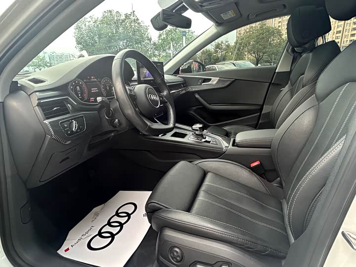Фото 8 - Audi A4L