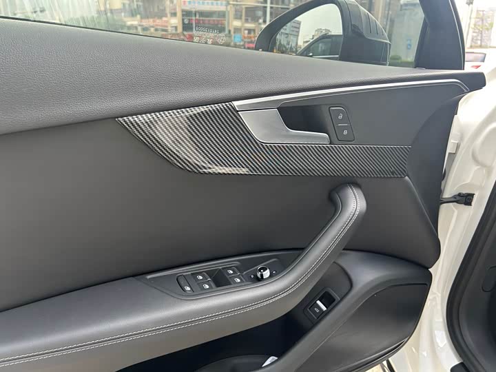 Фото 9 - Audi A4L