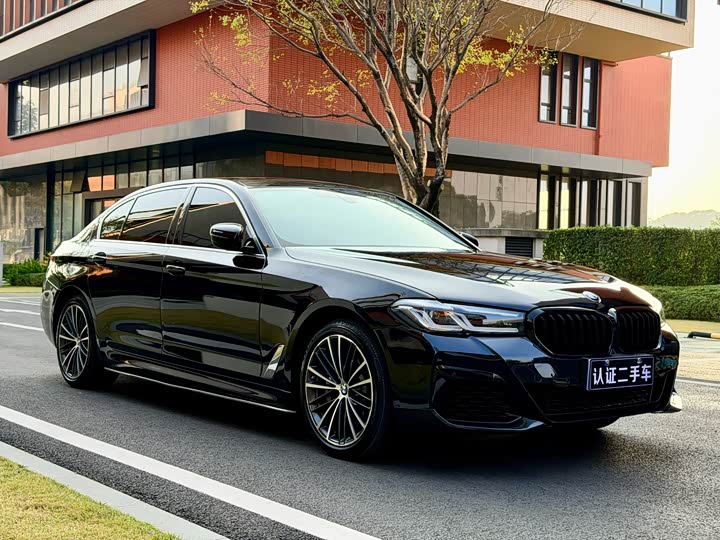 Фото 3 - BMW 5 Series