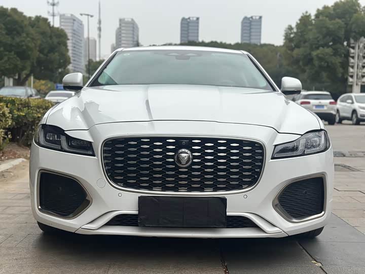 Фото 2 - Jaguar XF L