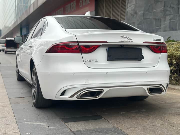 Фото 4 - Jaguar XF L