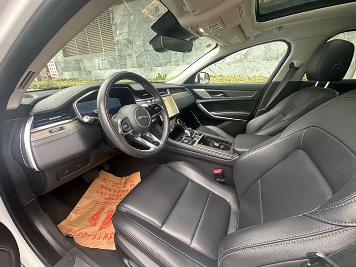 Фото 6 - Jaguar XF L