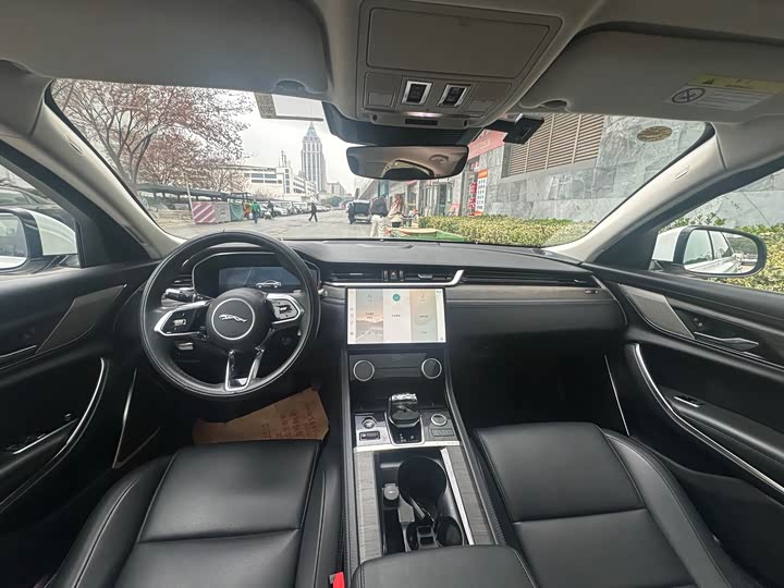 Фото 7 - Jaguar XF L