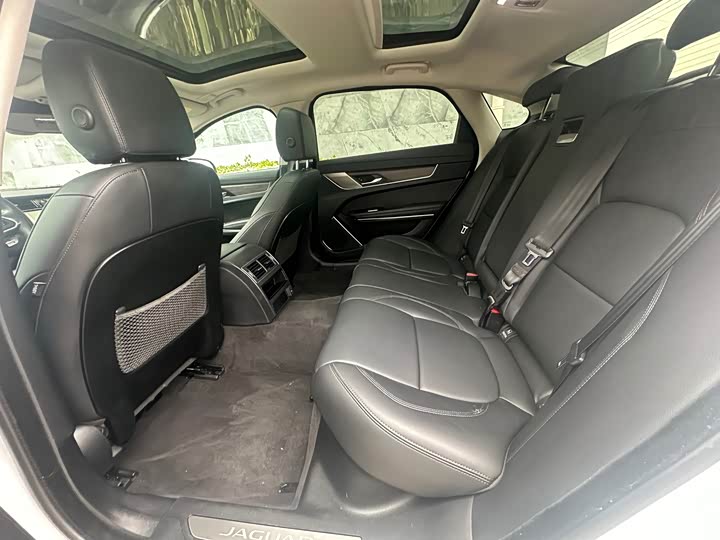 Фото 8 - Jaguar XF L