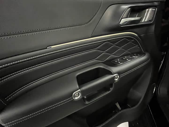 Фото 9 - Tank 300