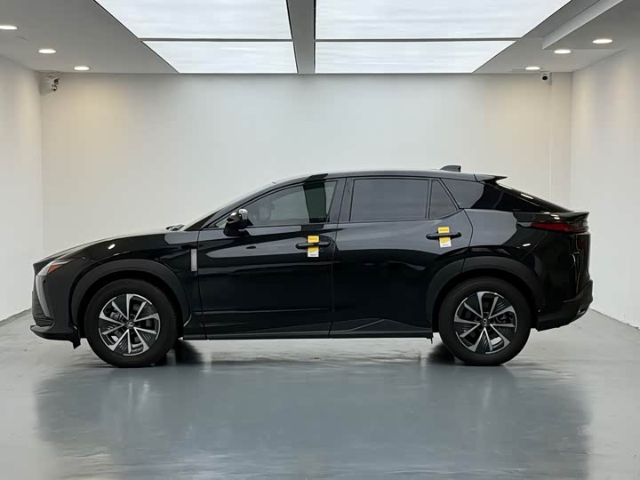 Фото 8 - Lexus RZ